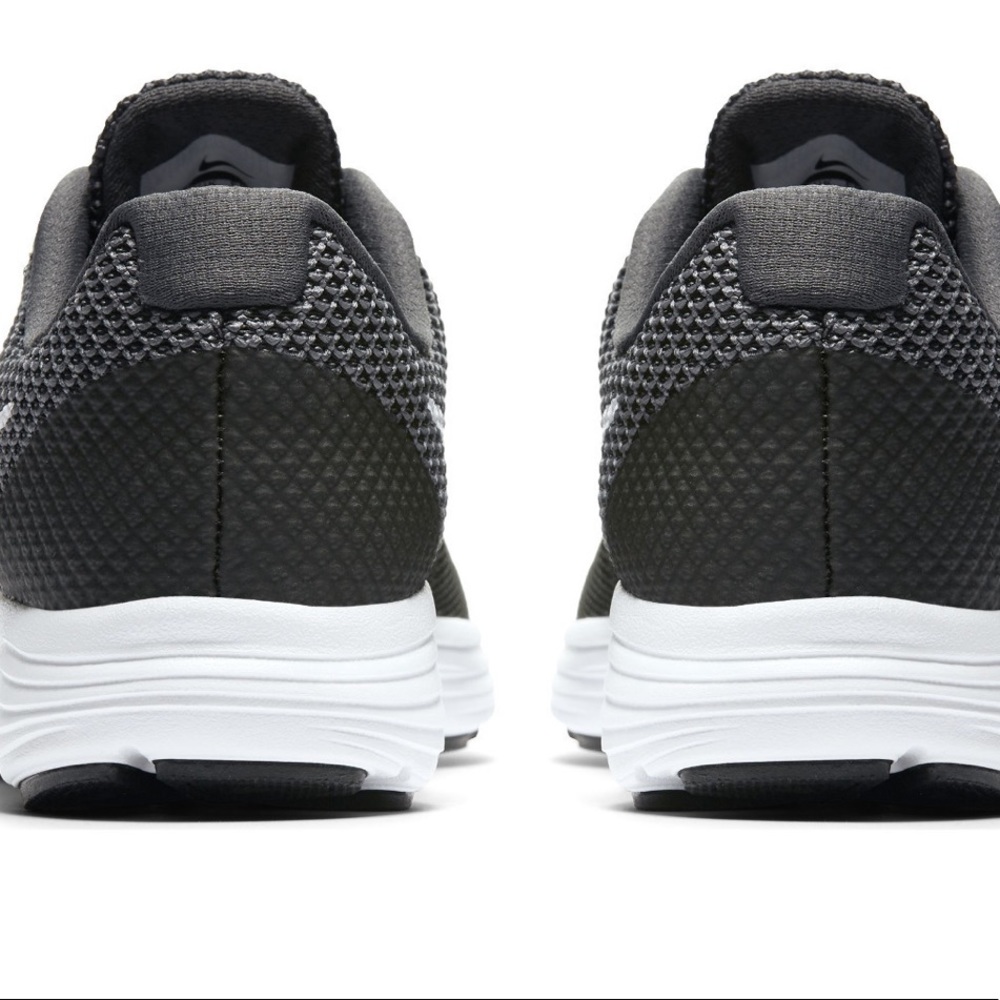 Nike Revolution 3 - Picture 2 of 5